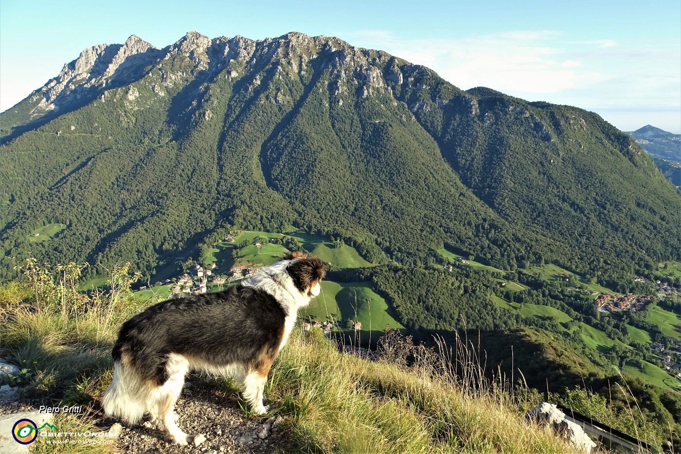 52 Dalla croce del Monte Castello vista su Valpiana e verso l'Alben.JPG